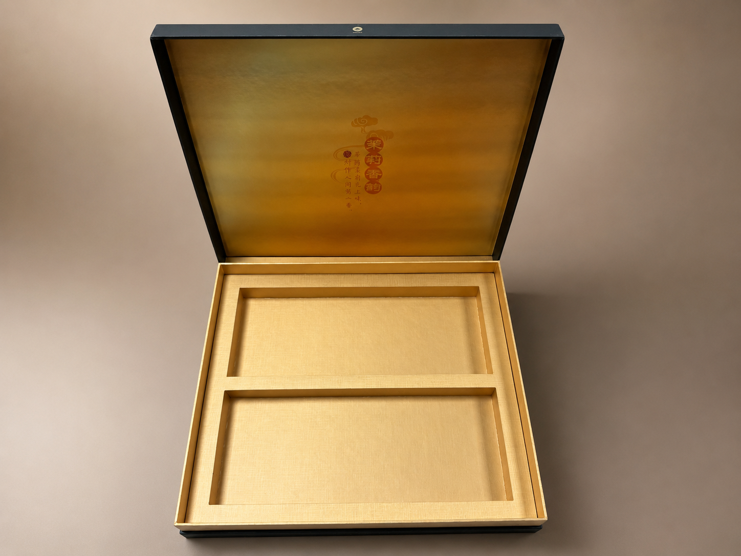 Flip-Top Cigarette Box | Classic Hinged Lid Tobacco Packaging - Image 3