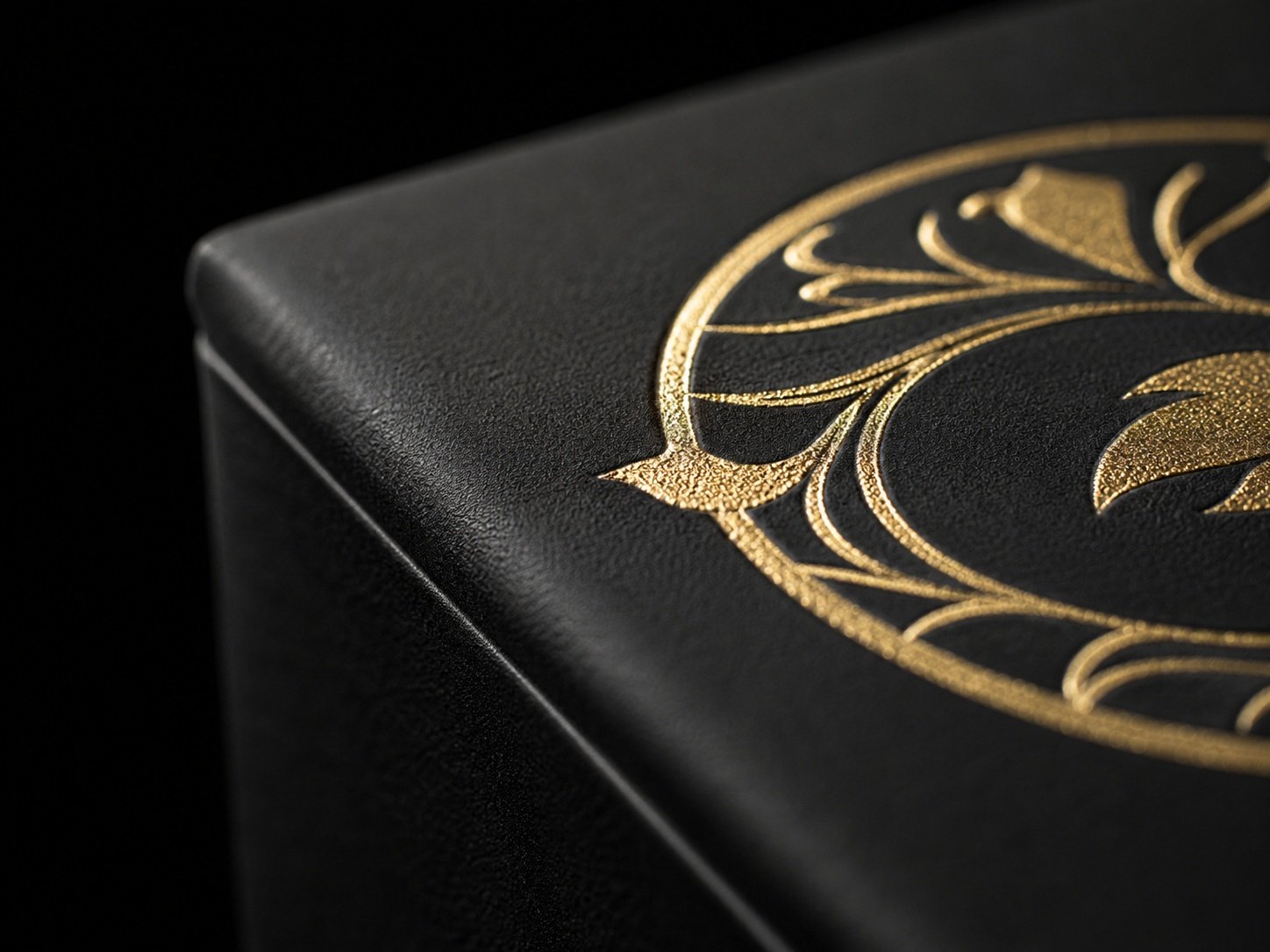 Soft touch lamination gold foil stamp custom cosmetic box finish China